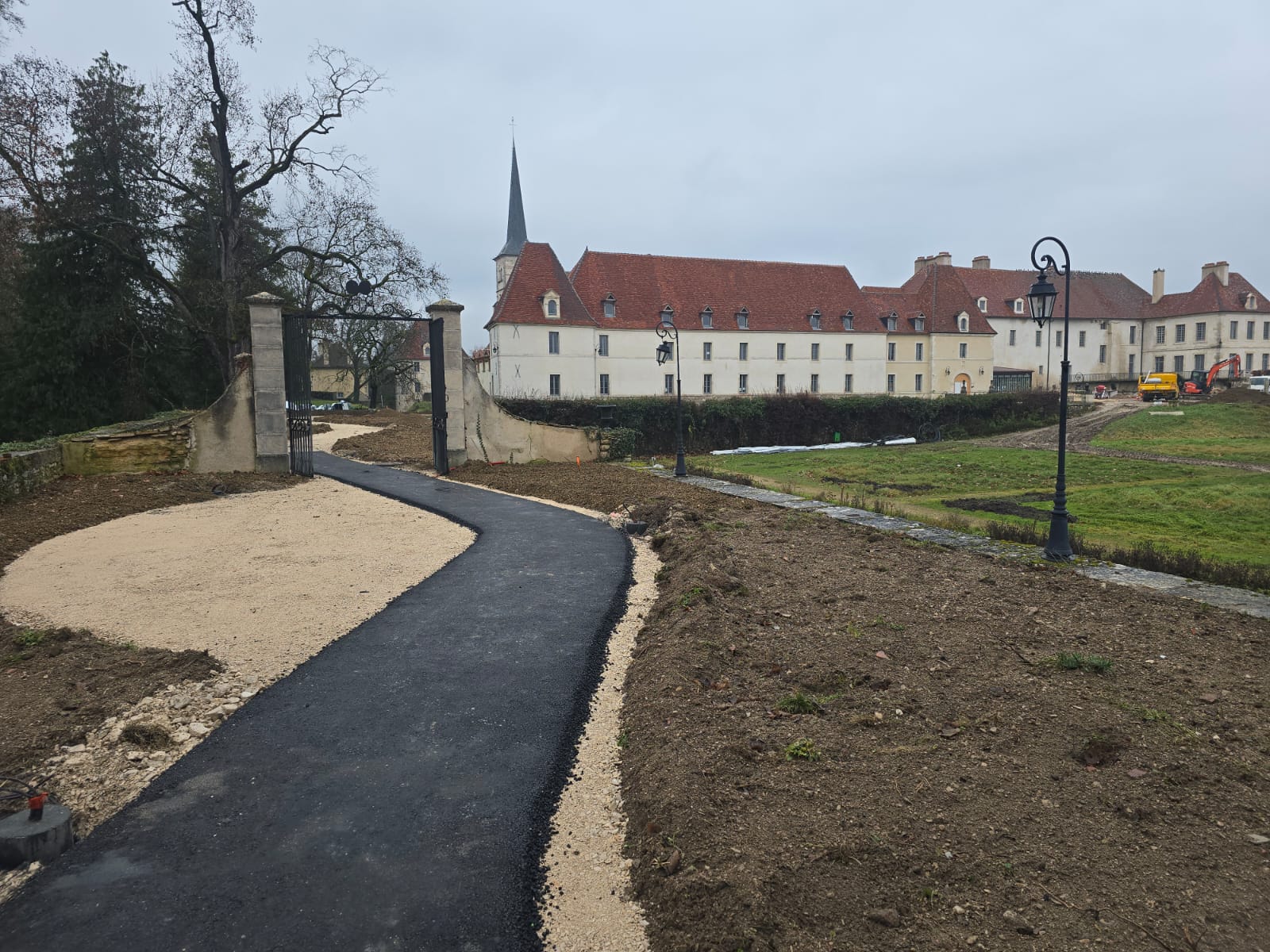 WhatsApp Image 2025-12-06 at 09.29.52 (1)